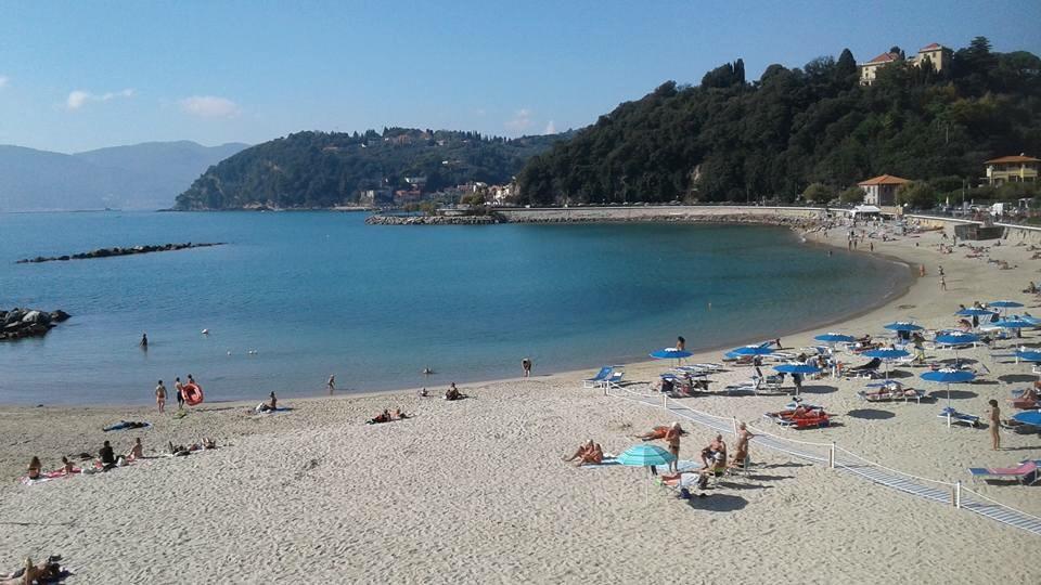 Affittacamere La Baia Di Леричи Екстериор снимка