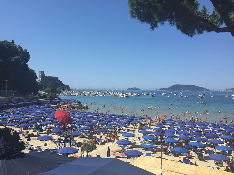 Affittacamere La Baia Di Леричи Екстериор снимка
